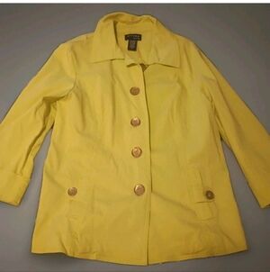 Attyre Yellow Single-Breasted Trench Coat with Gold Buttons